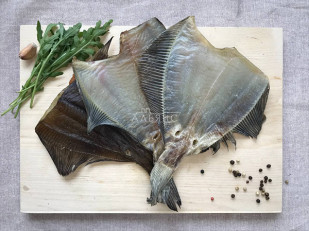 Арахис в глазури со вкусом барбекю: Камбала камчатская вяленая без икры