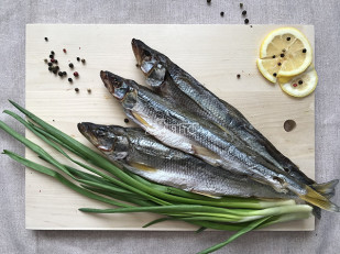 Арахис в глазури со вкусом барбекю: Корюшка вяленая с икрой