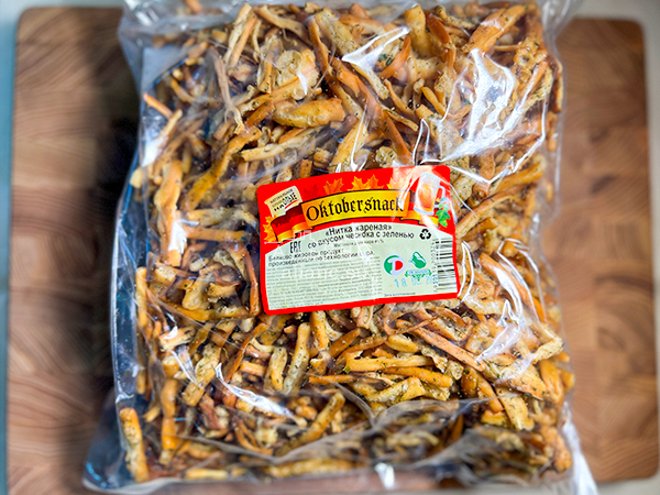 Нитка ЖАРЕНАЯ "Чеснок с зеленью" Oktobersnack 1 кг (сырный продукт) в Чехове
