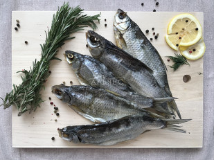 Царский полосатик с перцем: Вобла вяленая астраханская крупная