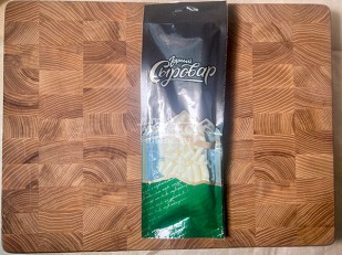 КВАНТОРГ Ушки Восточные с соусом терьяки 150гр/уп: Сыр 60 гр ГОРНЫЙ СЫРОВАР (Бочонок)